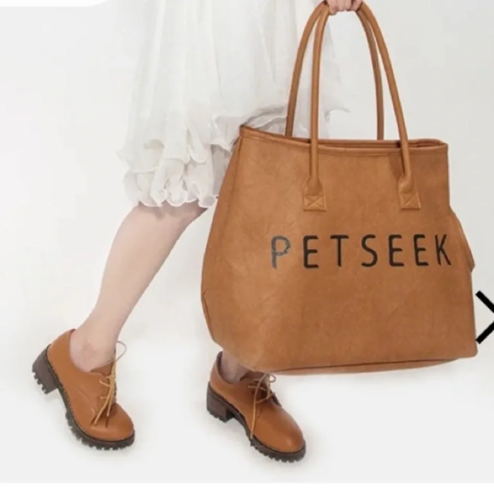 Like new Petseek pet dog cat carrier bag